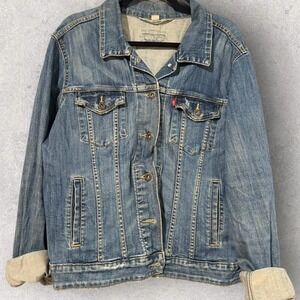 Nicely Distressed Levi's Denim Jacket Size XL‎